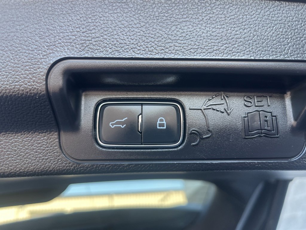 Used 2023 Ford Explorer Limited image 15