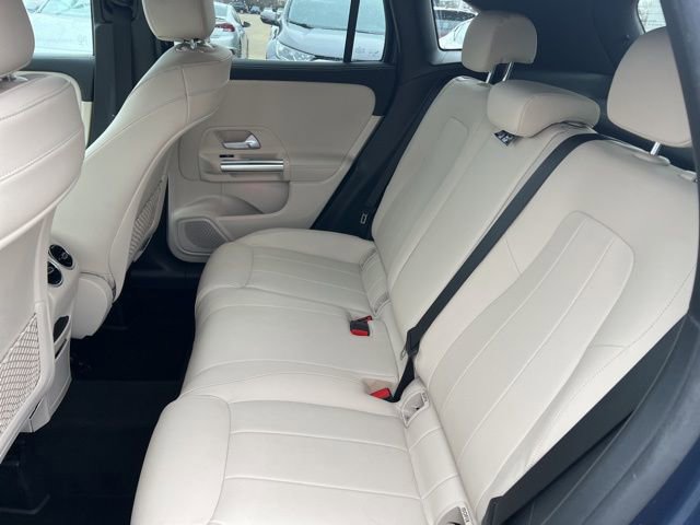 Used 2021 Mercedes-Benz GLA 250 4MATIC w/ Premium Package image 8