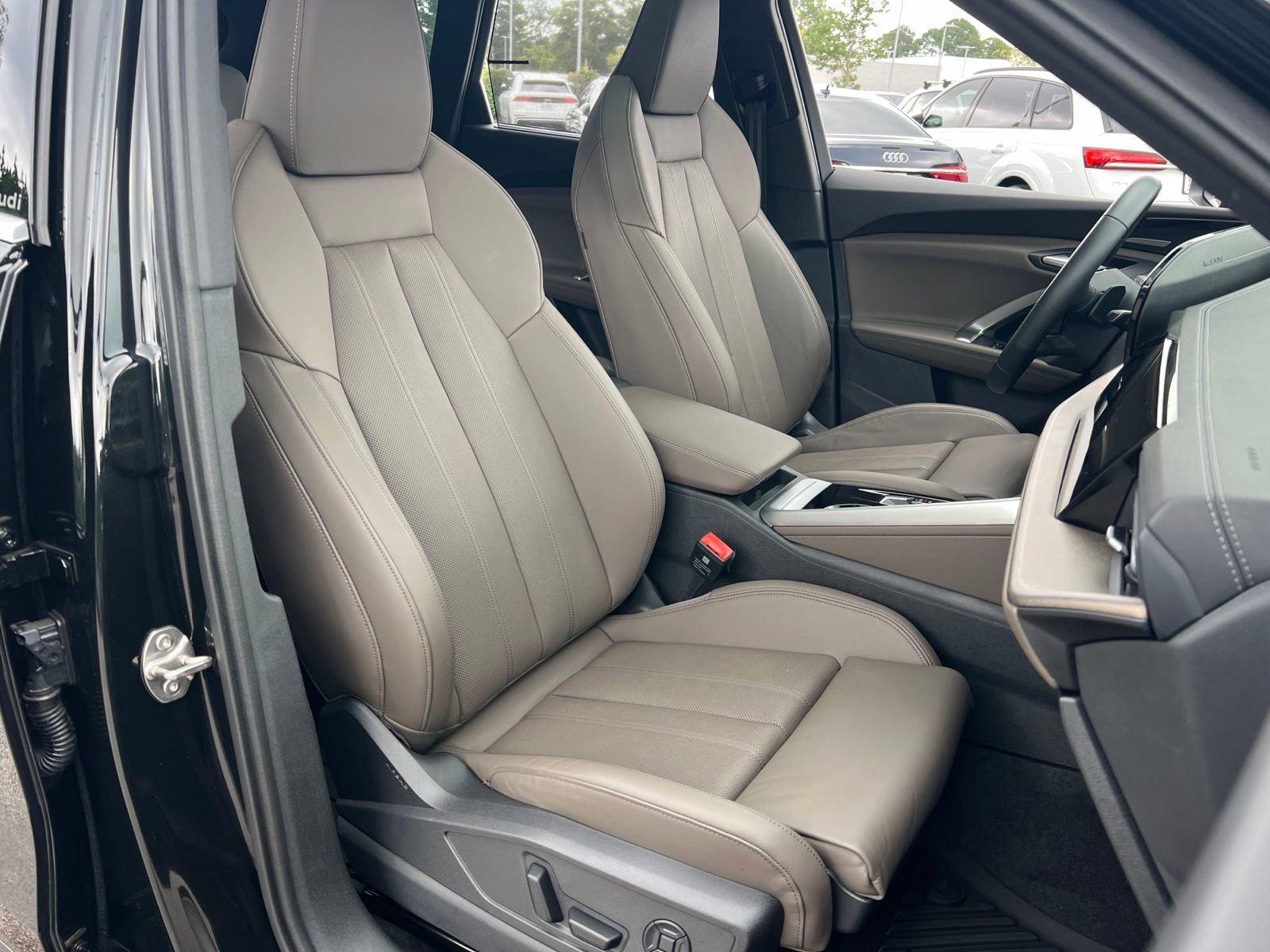 Used 2025 Audi Q5 Premium w/ Premium Plus AWD/4WD image 37