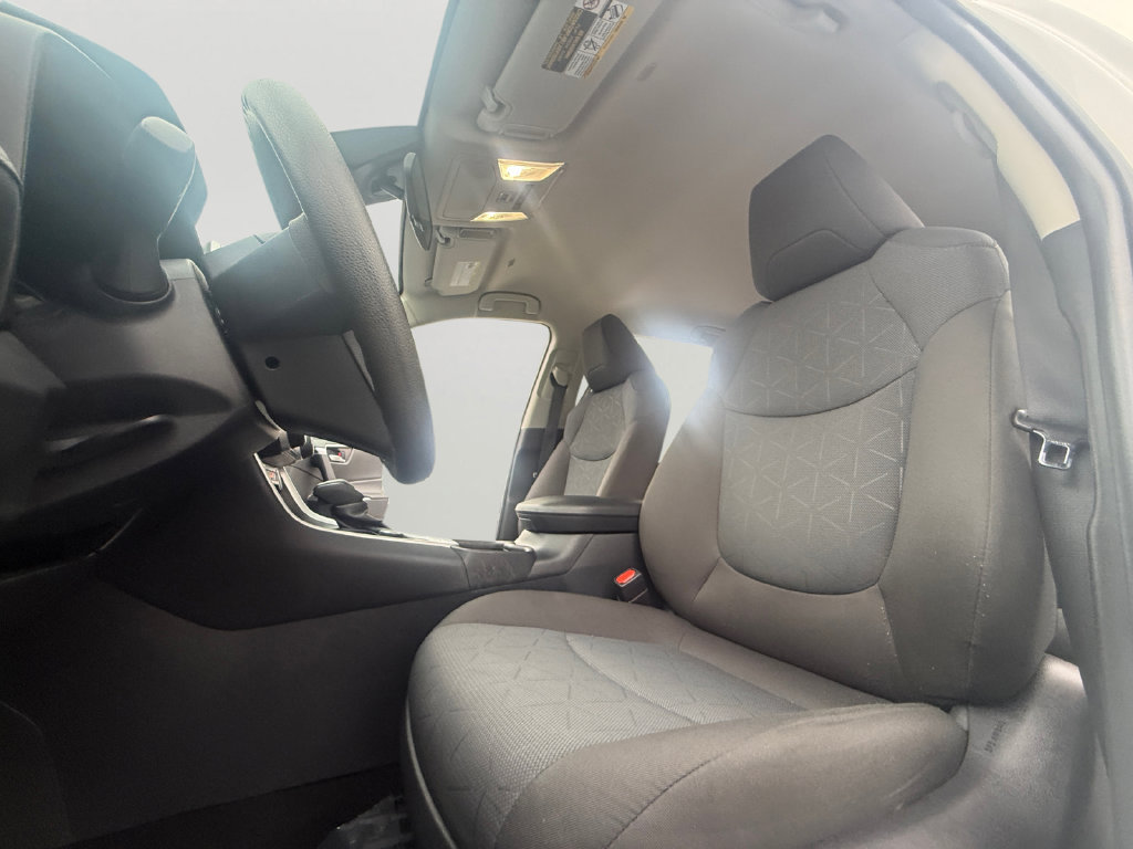 Used 2025 Toyota RAV4 XLE AWD/4WD image 22