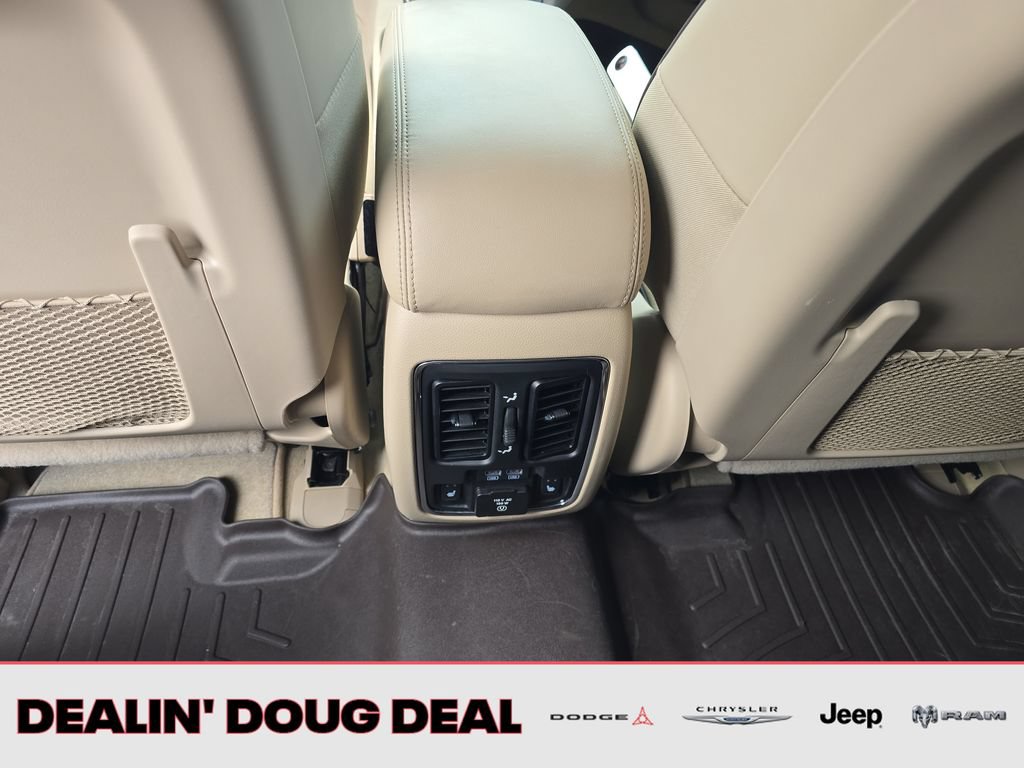 Used 2019 Jeep Grand Cherokee Overland AWD/4WD image 27