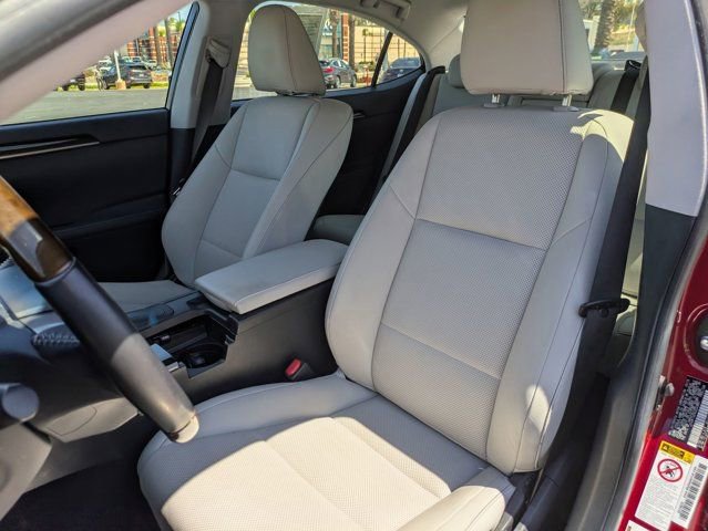 Used 2016 Lexus ES 350 w/ Premium Package w/Wood Trim FWD image 11