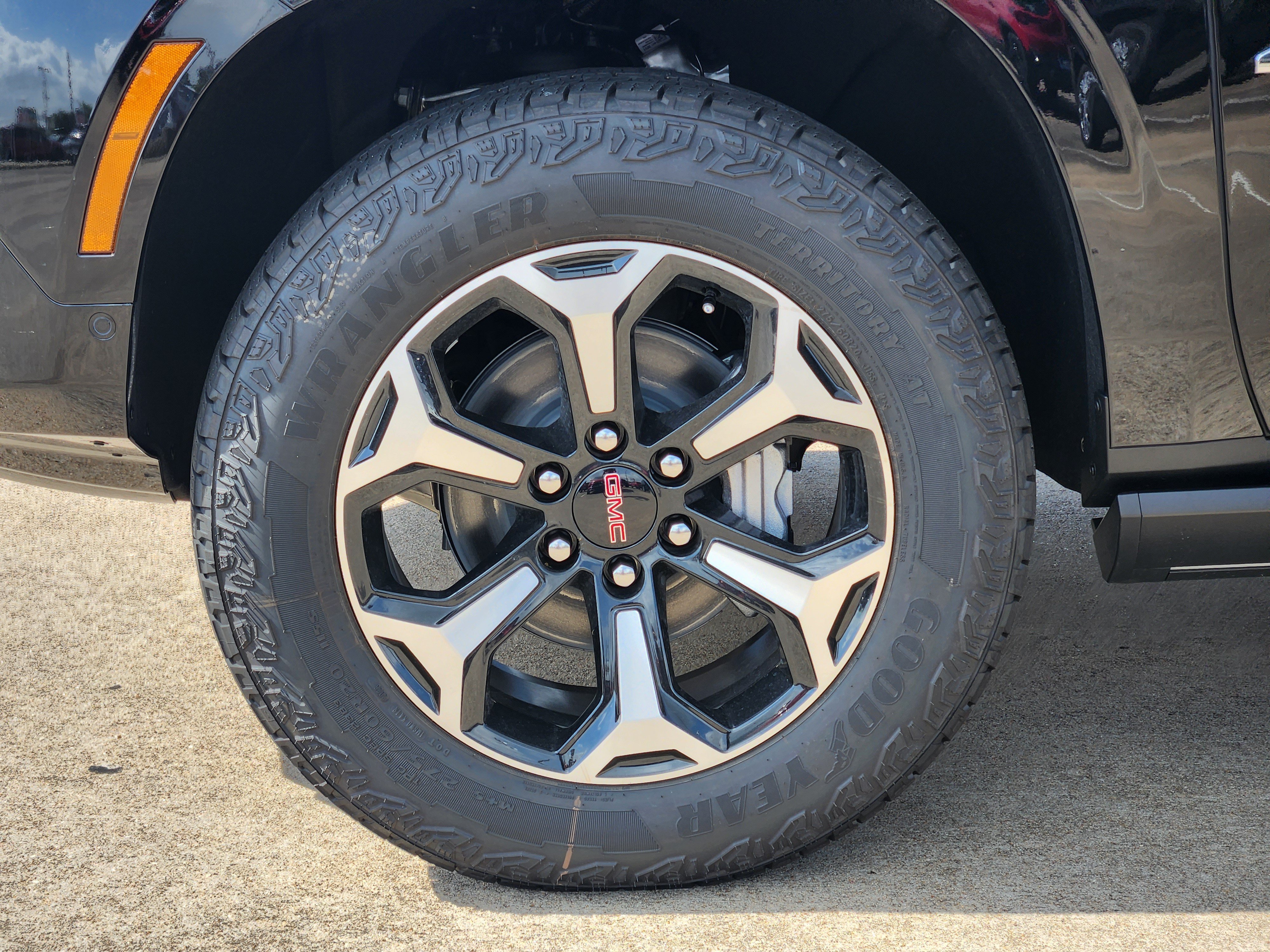 New 2026 GMC Yukon XL AT4 w/ AT4 Premium Package AWD/4WD image 7