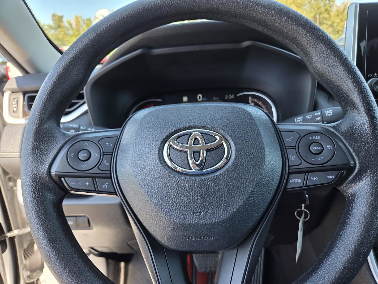 Used 2025 Toyota RAV4 LE AWD/4WD image 24