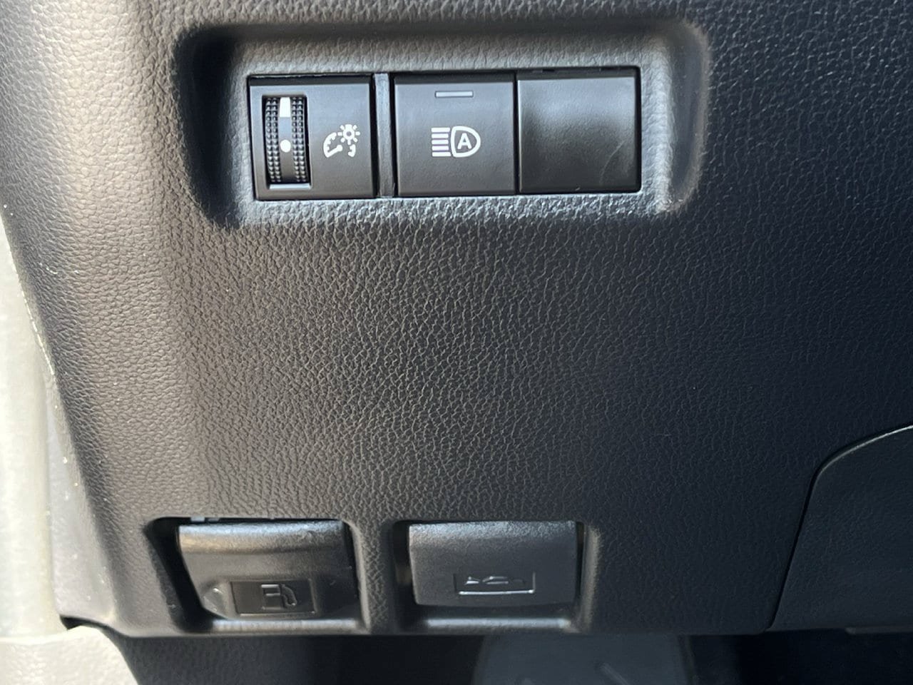 Used 2024 Toyota RAV4 LE FWD image 20