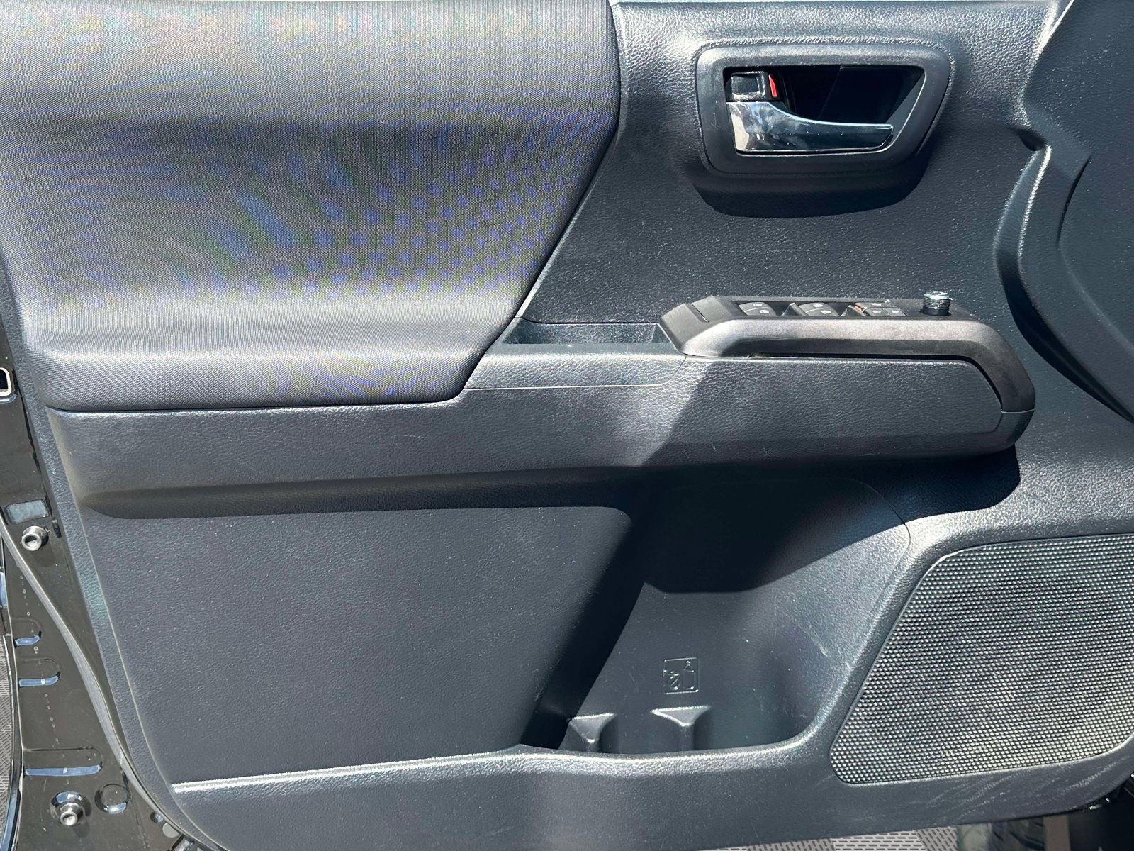 Used 2017 Toyota Tacoma TRD Sport w/ Tow Package (A/T) image 17