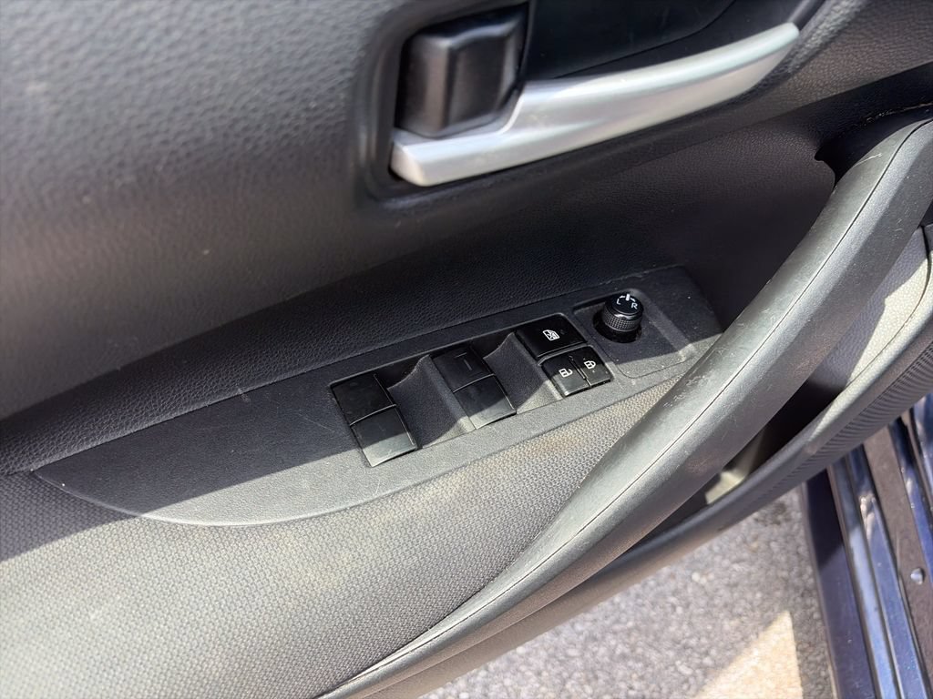 Used 2021 Toyota Corolla LE FWD image 19