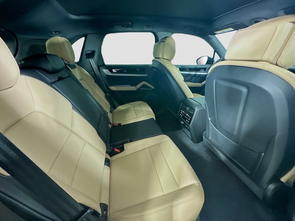 Certified 2026 Porsche Cayenne AWD/4WD image 28