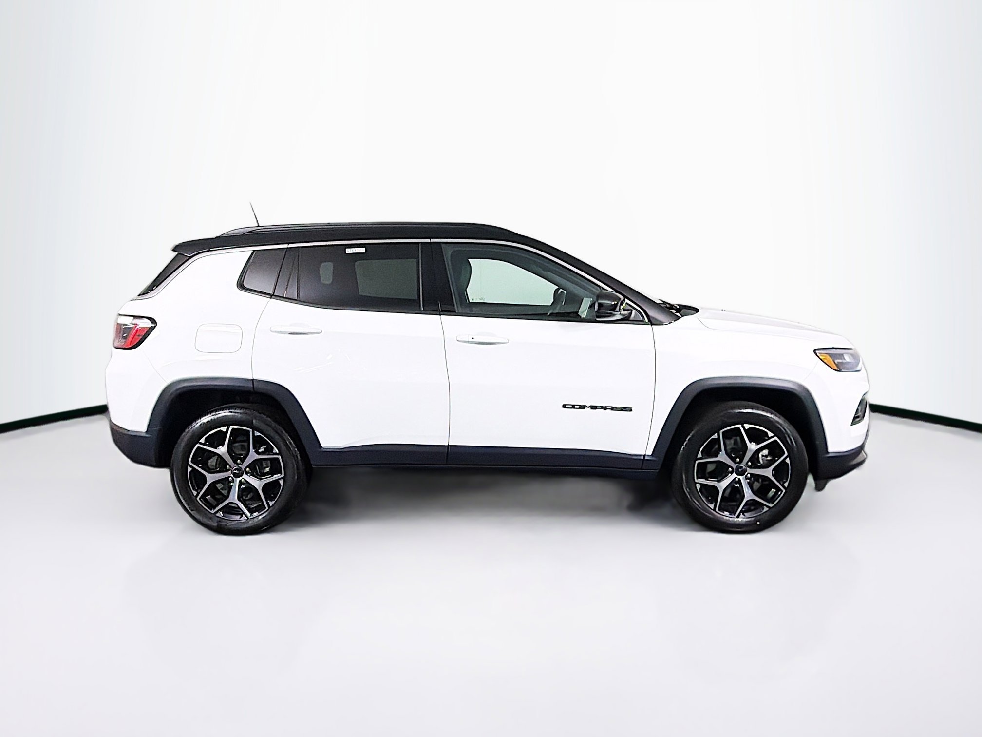 Used 2025 Jeep Compass Limited image 9
