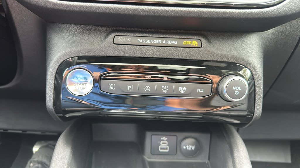 Used 2024 Ford Escape ST-Line Elite w/ Premium Technology Package AWD/4WD image 19