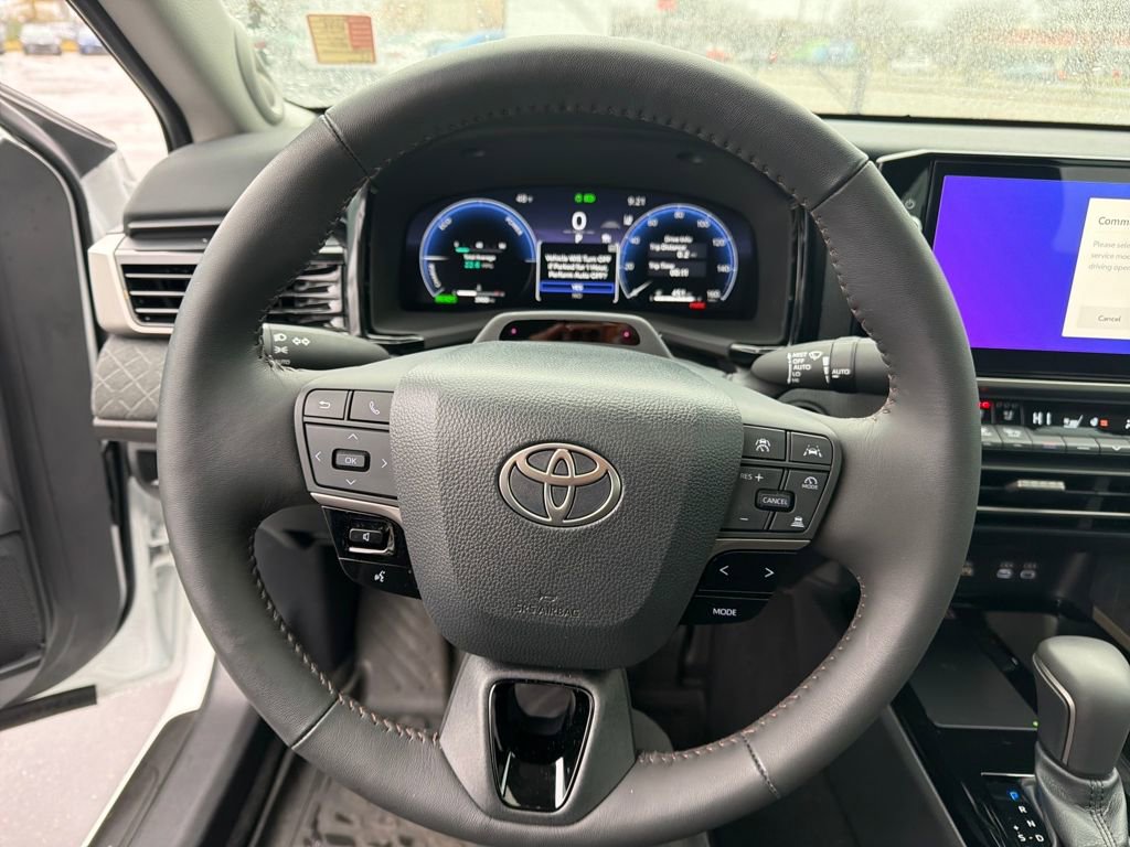 Used 2025 Toyota Camry XLE image 13