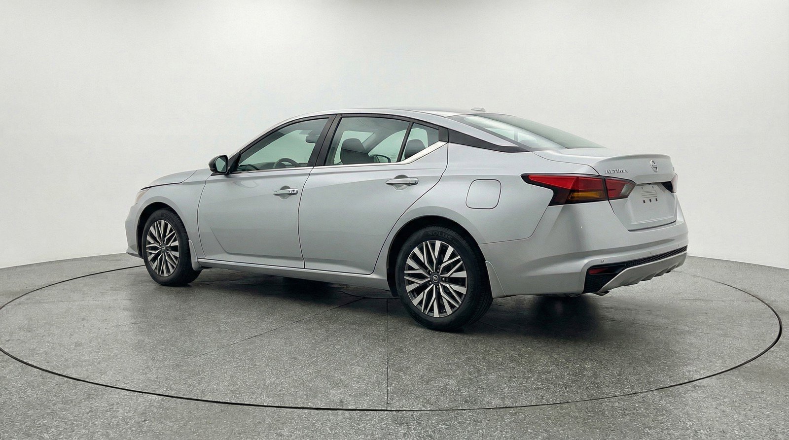Used 2025 Nissan Altima 2.5 SV FWD image 6