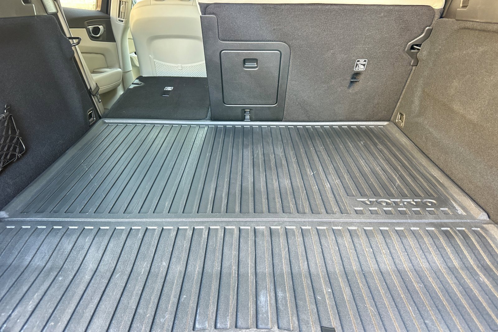 Certified 2025 Volvo XC60 T8 Plus w/ Protection Package Premier image 16