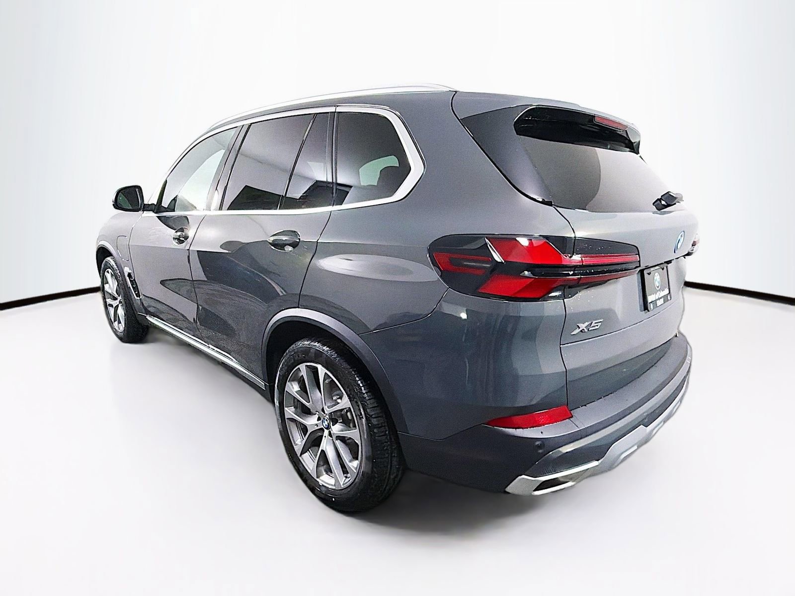 New 2026 BMW X5 xDrive50e w/ Executive Package AWD/4WD image 5