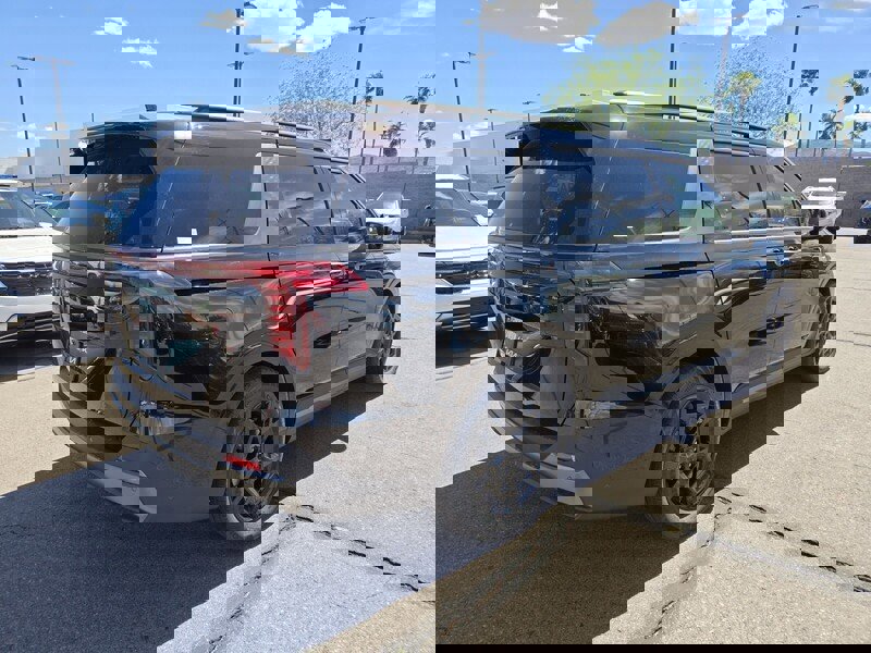 New 2025 Kia Carnival SX Prestige image 3