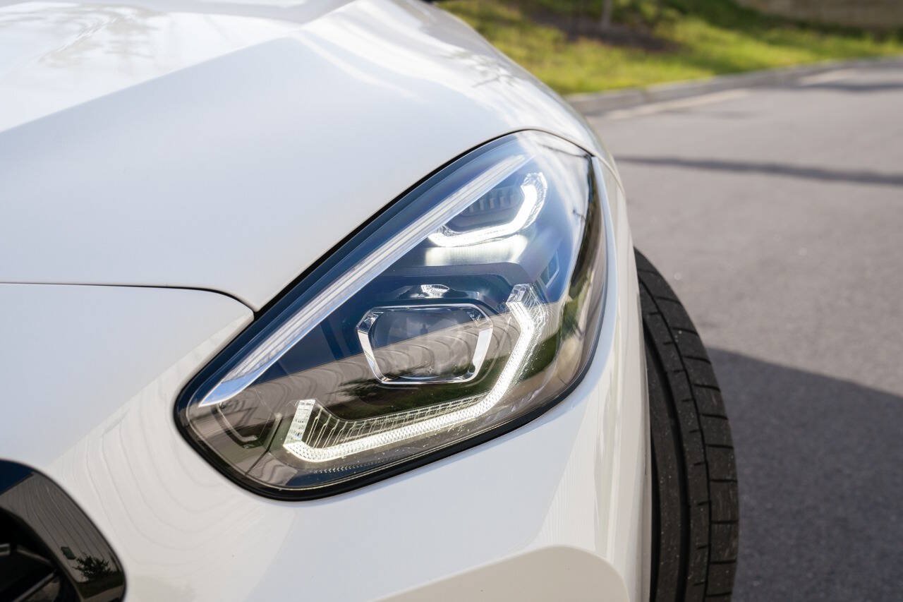 Used 2025 BMW Z4 M40i w/ Edition RWD image 8