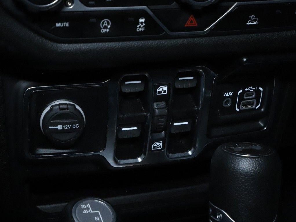 Used 2025 Jeep Wrangler Sport S image 27