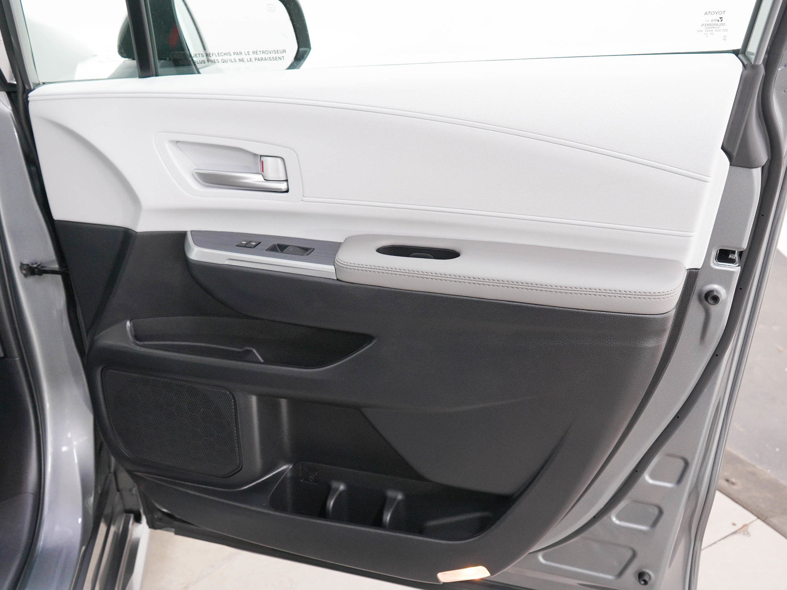 Used 2026 Toyota Sienna XLE FWD image 12