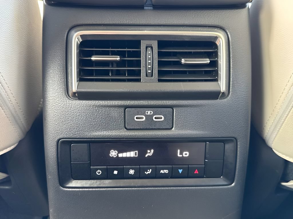 Used 2024 MAZDA CX-90 Plug-In Hybrid w/ Preferred AWD/4WD image 12