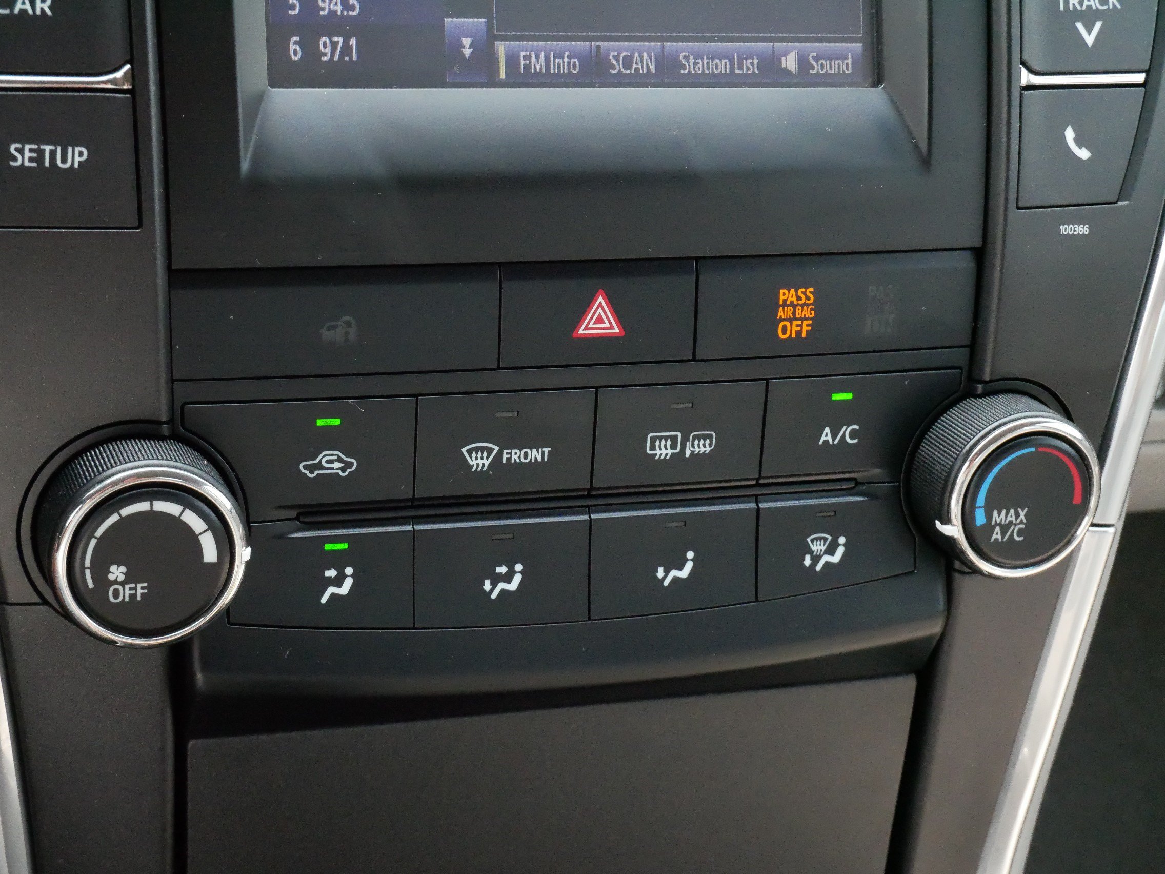 Used 2015 Toyota Camry LE FWD image 23