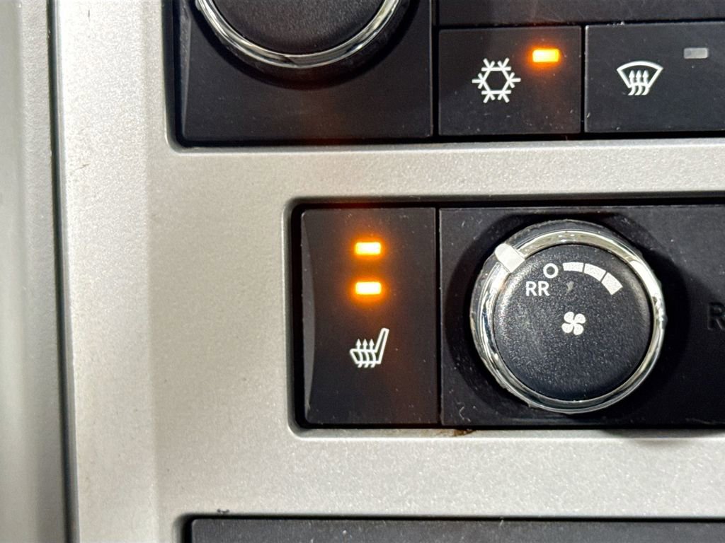 Used 2009 Chrysler Town & Country Touring image 21