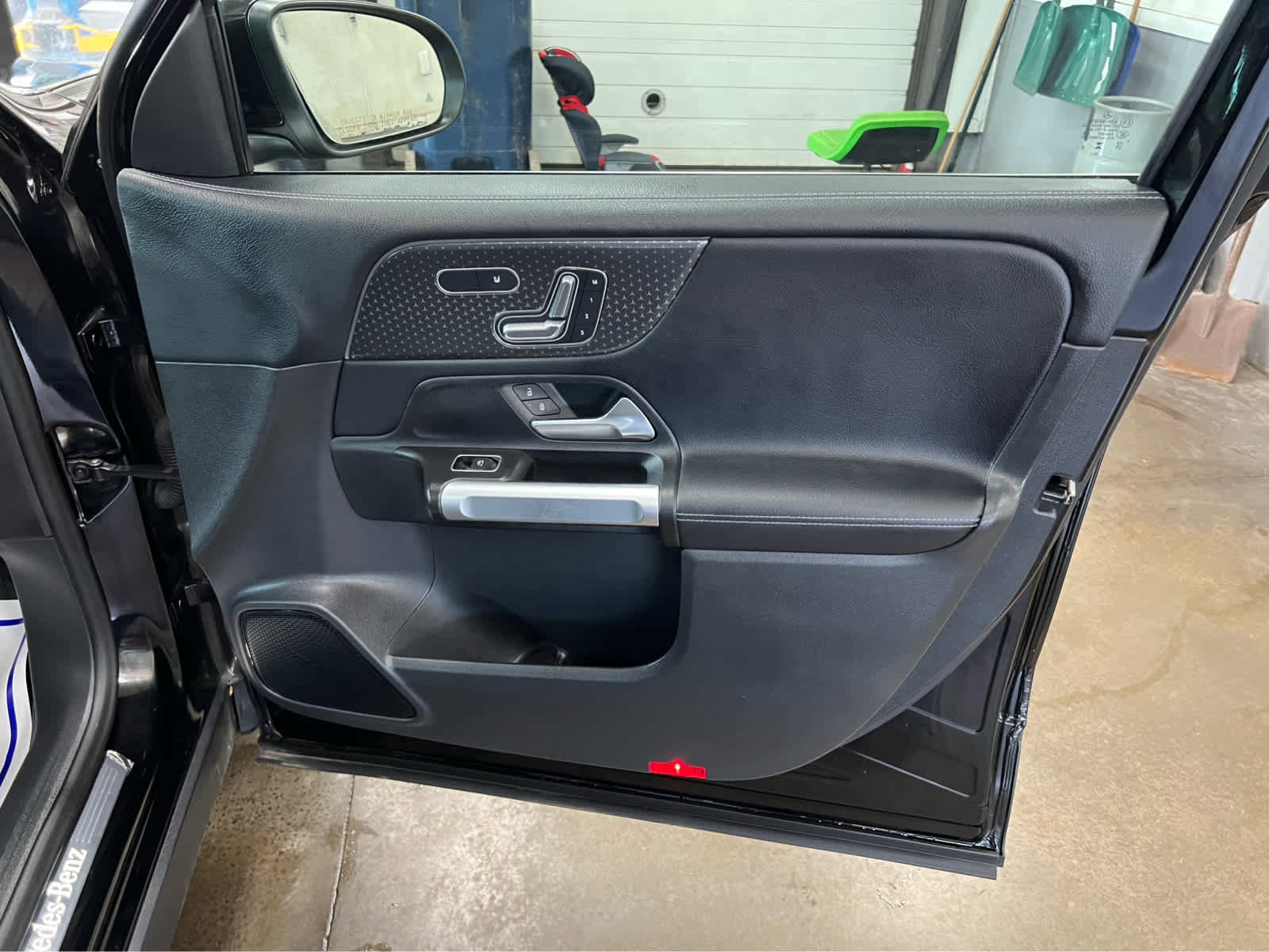 Used 2024 Mercedes-Benz GLB 250 4MATIC image 12