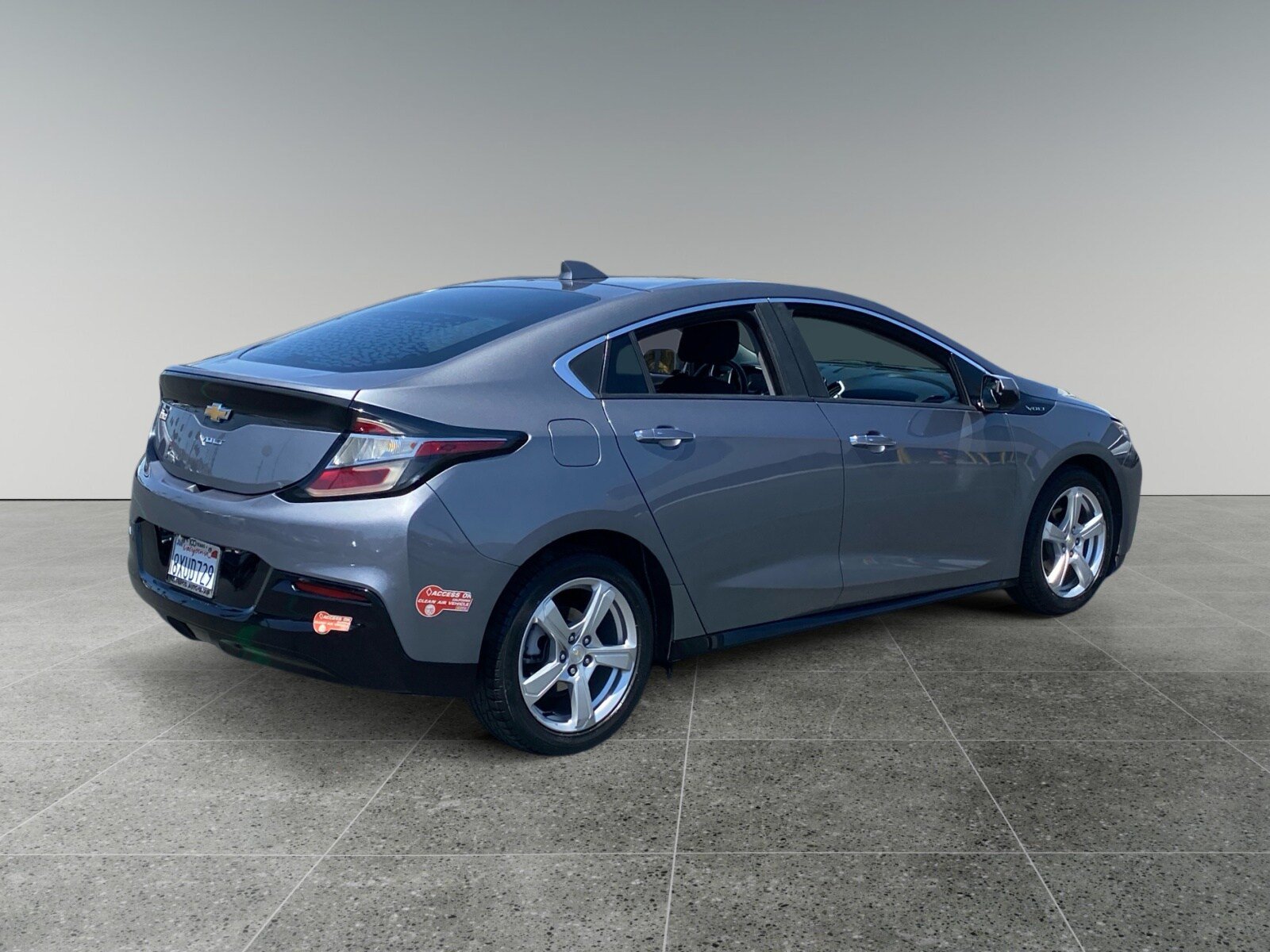 Used 2018 Chevrolet Volt LT w/ Comfort Package FWD image 5