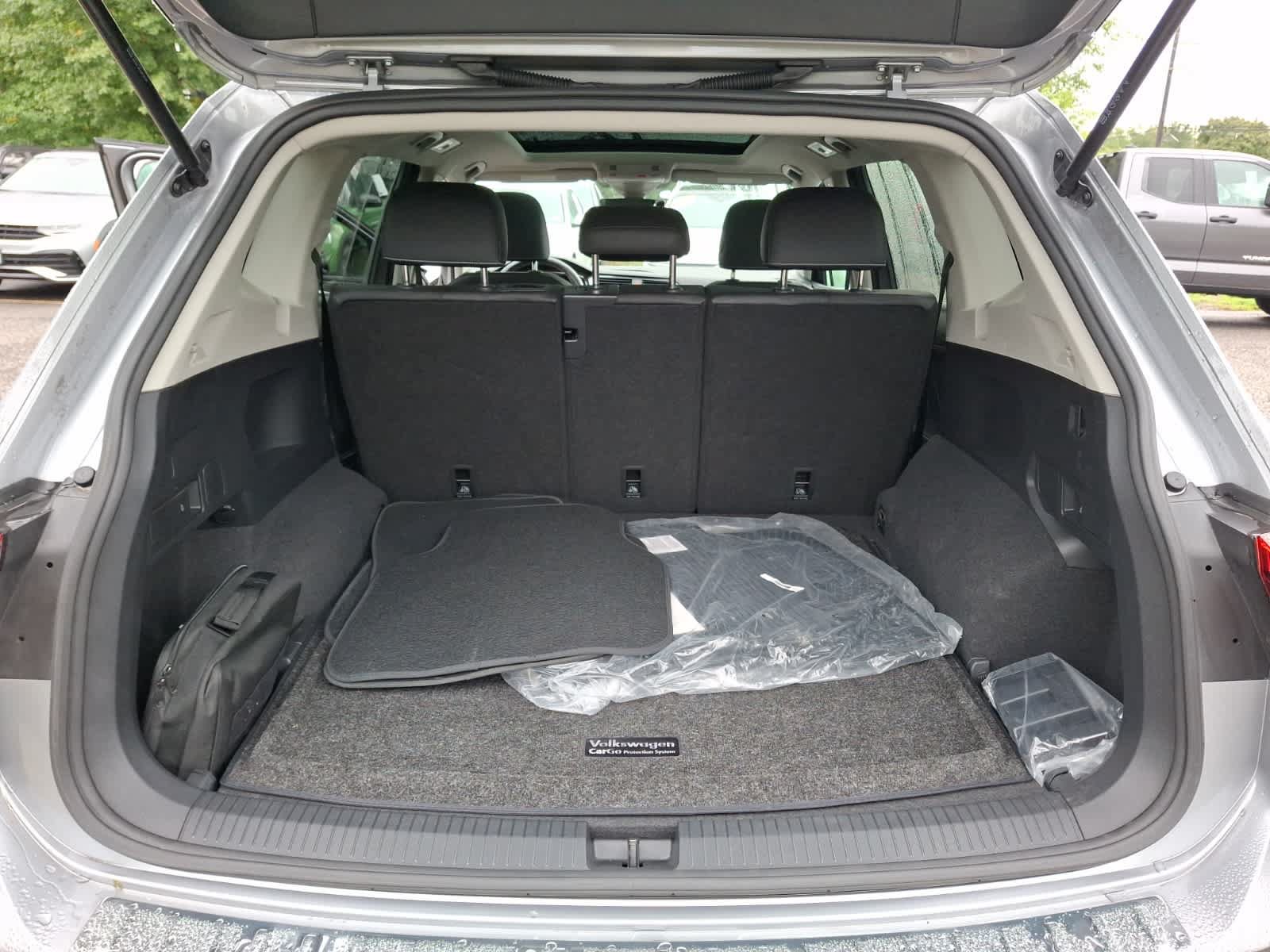 Used 2023 Volkswagen Tiguan SE w/ Panoramic Sunroof Package AWD/4WD image 27