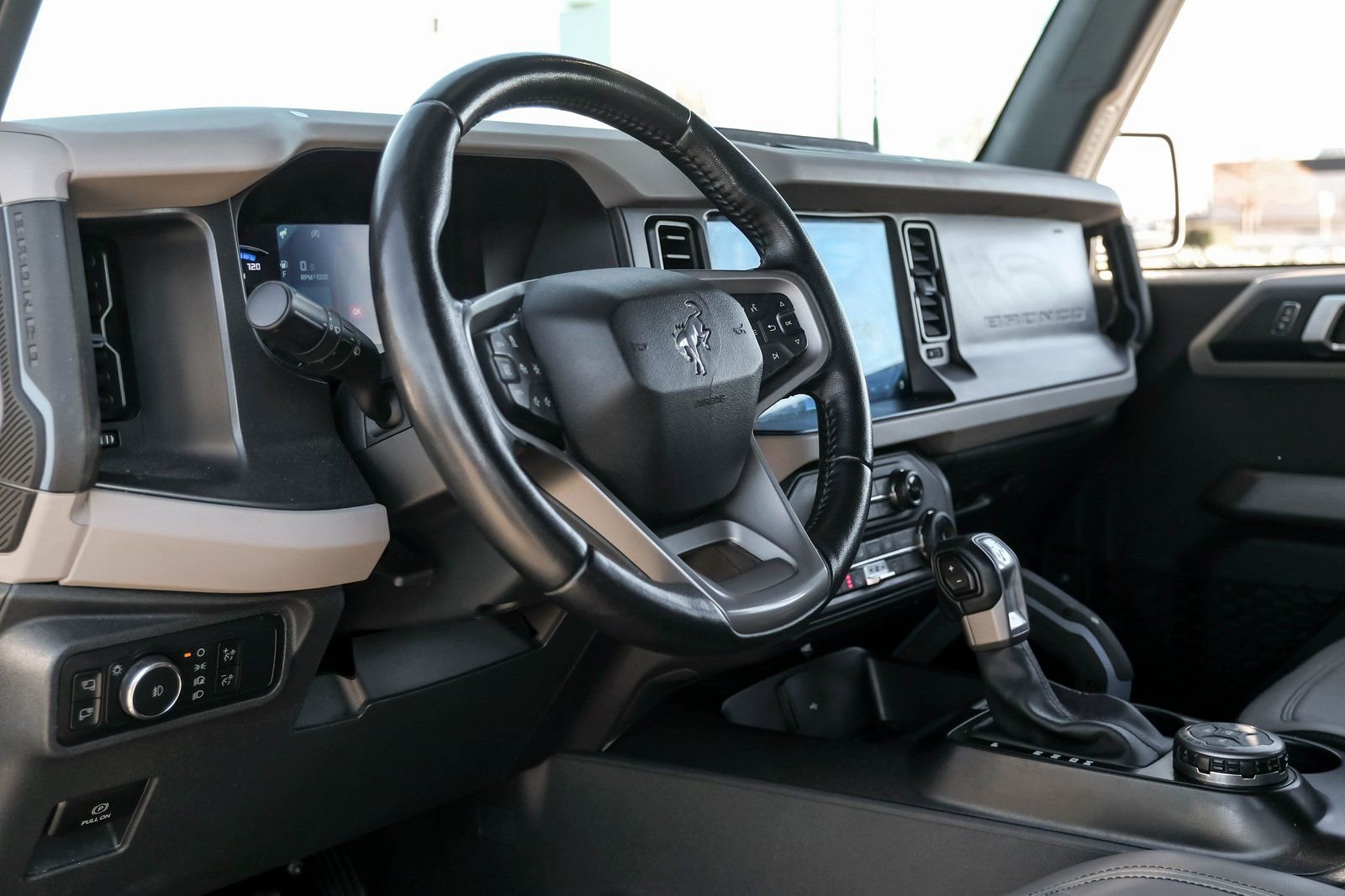 Used 2022 Ford Bronco Wildtrak image 3