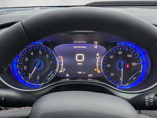 Used 2025 Chrysler Pacifica Pinnacle image 11