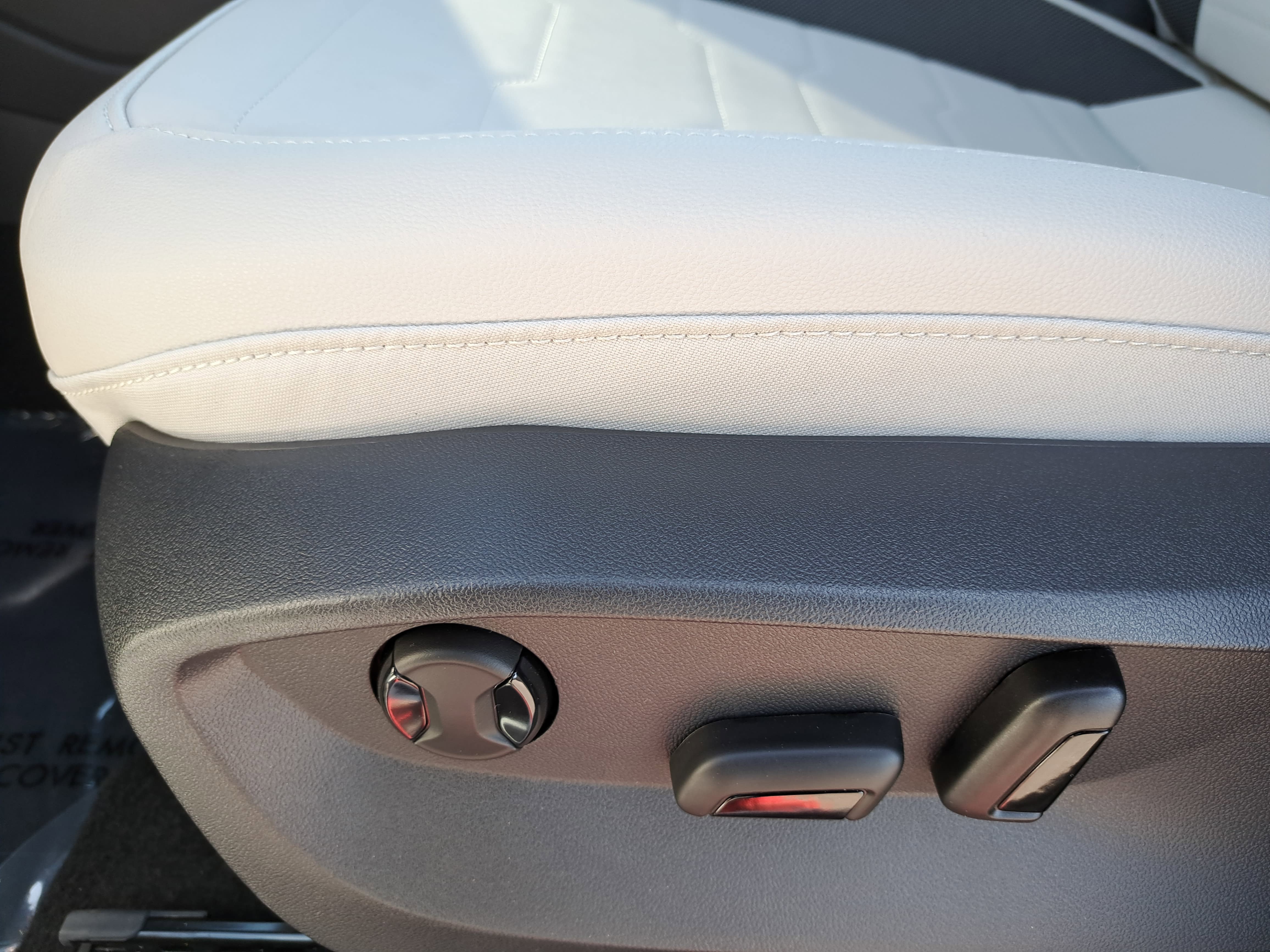 New 2026 Volkswagen Taos SE image 25
