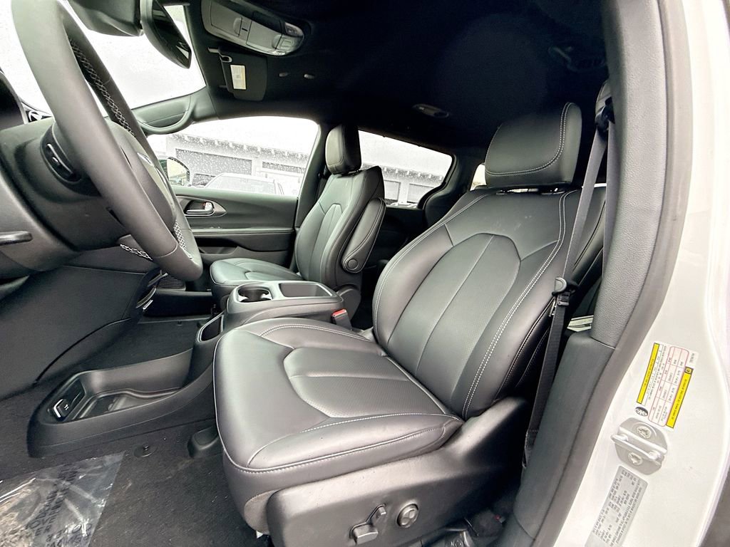 New 2026 Chrysler Pacifica Select FWD image 22