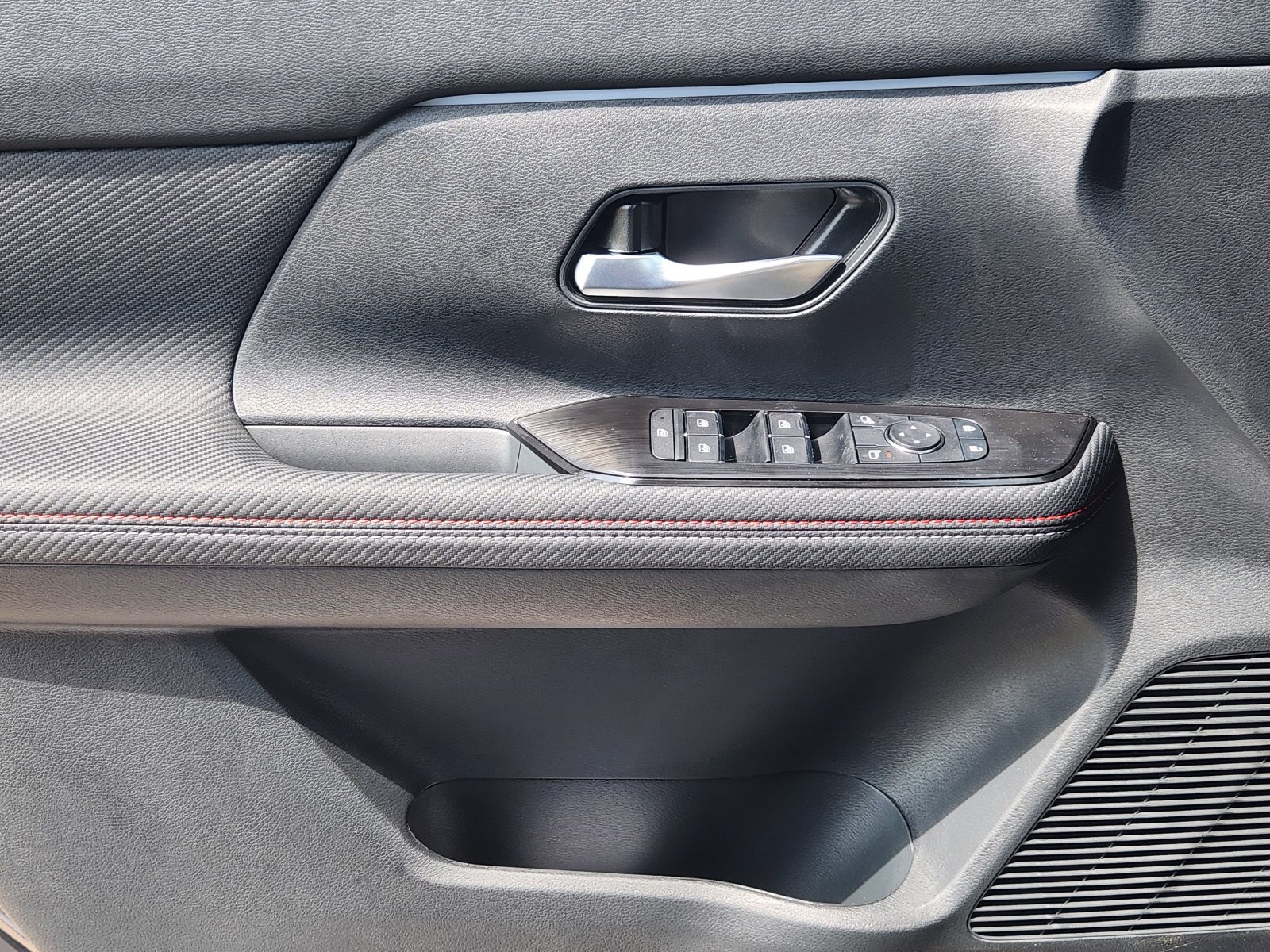 New 2026 Nissan Kicks SR AWD/4WD image 21