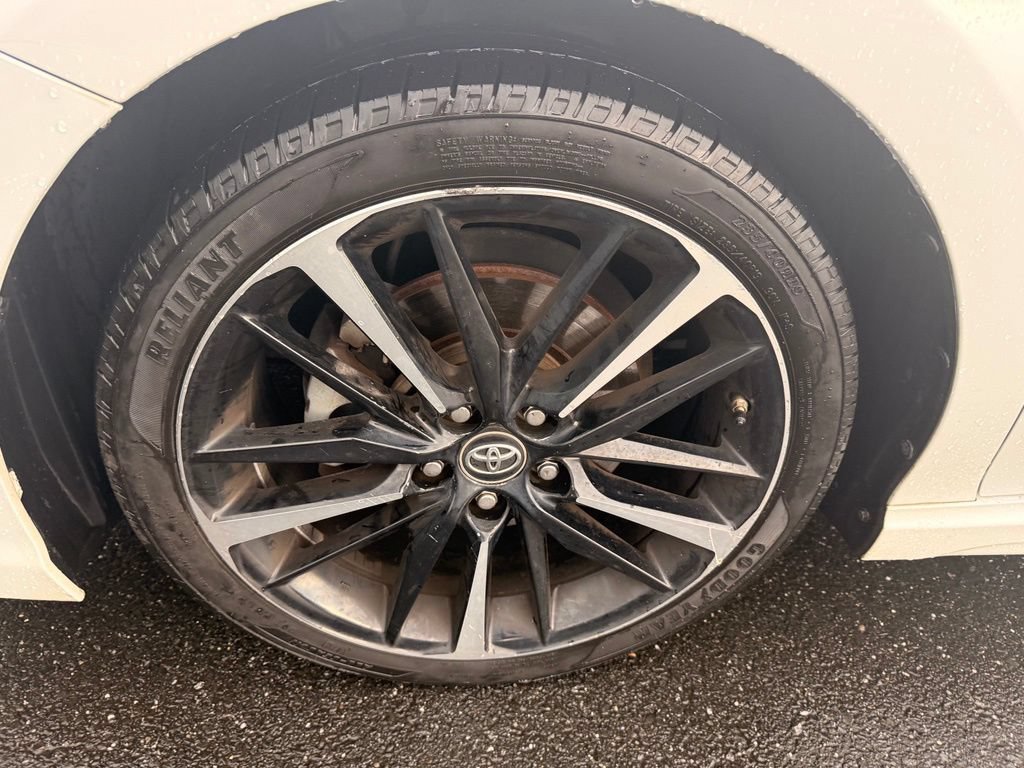 Used 2019 Toyota Camry XSE w/ Navigation Package FWD image 11