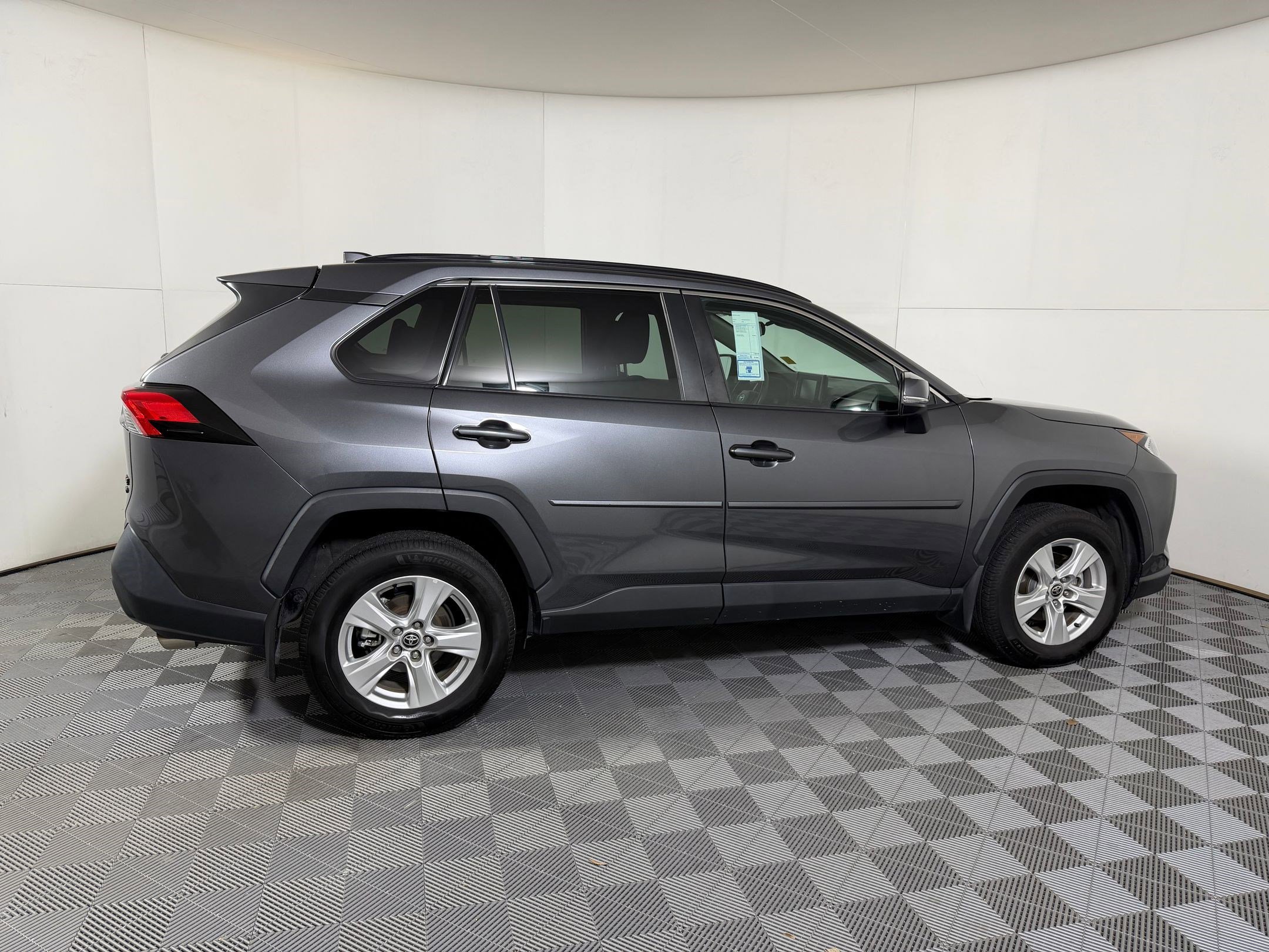 Used 2021 Toyota RAV4 XLE w/ Convenience Package AWD/4WD image 20