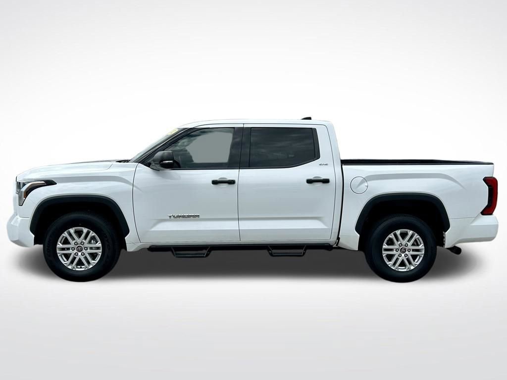 Used 2022 Toyota Tundra SR5 w/ SR5 Convenience Package AWD/4WD image 8