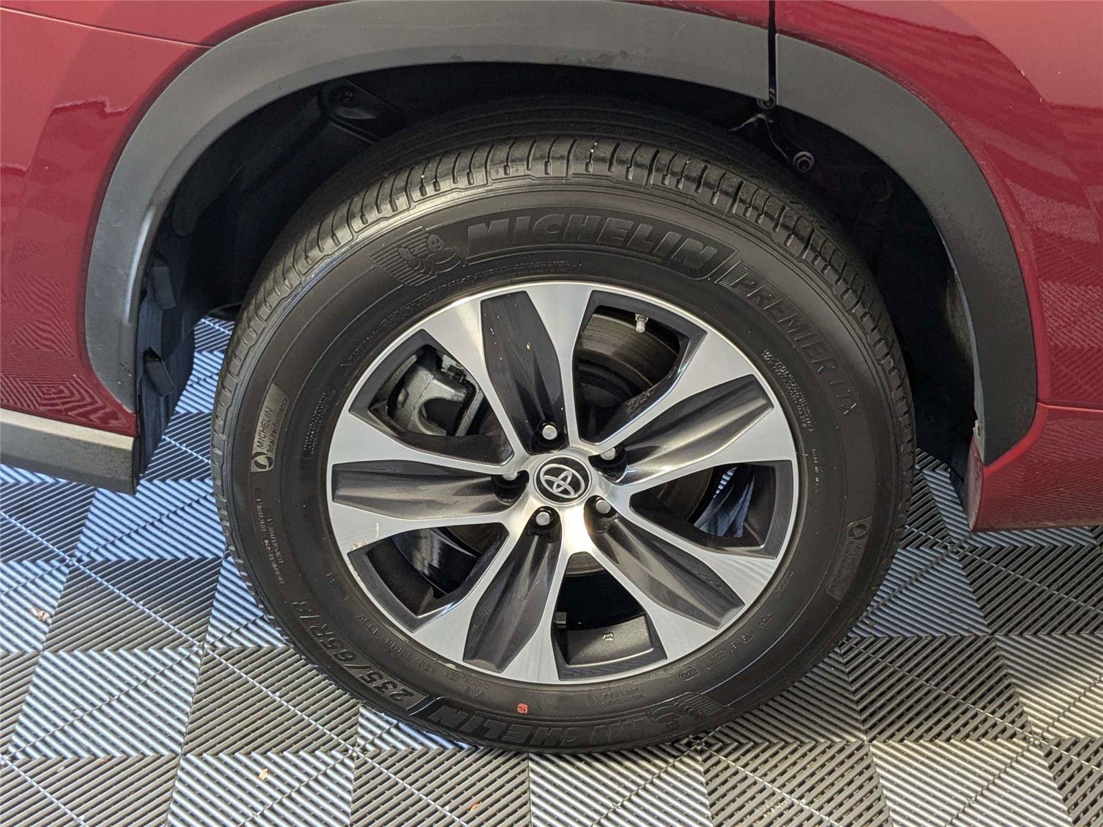 Used 2022 Toyota Highlander XLE image 11