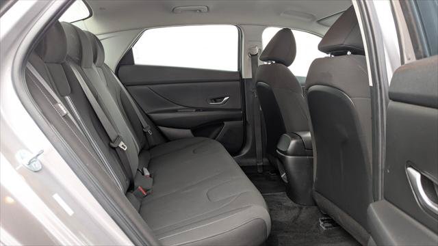 Used 2025 Hyundai Elantra Hybrid FWD image 18