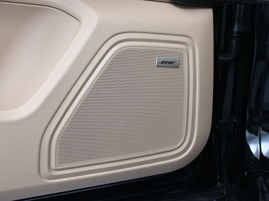 Used 2025 Porsche Macan AWD/4WD image 16