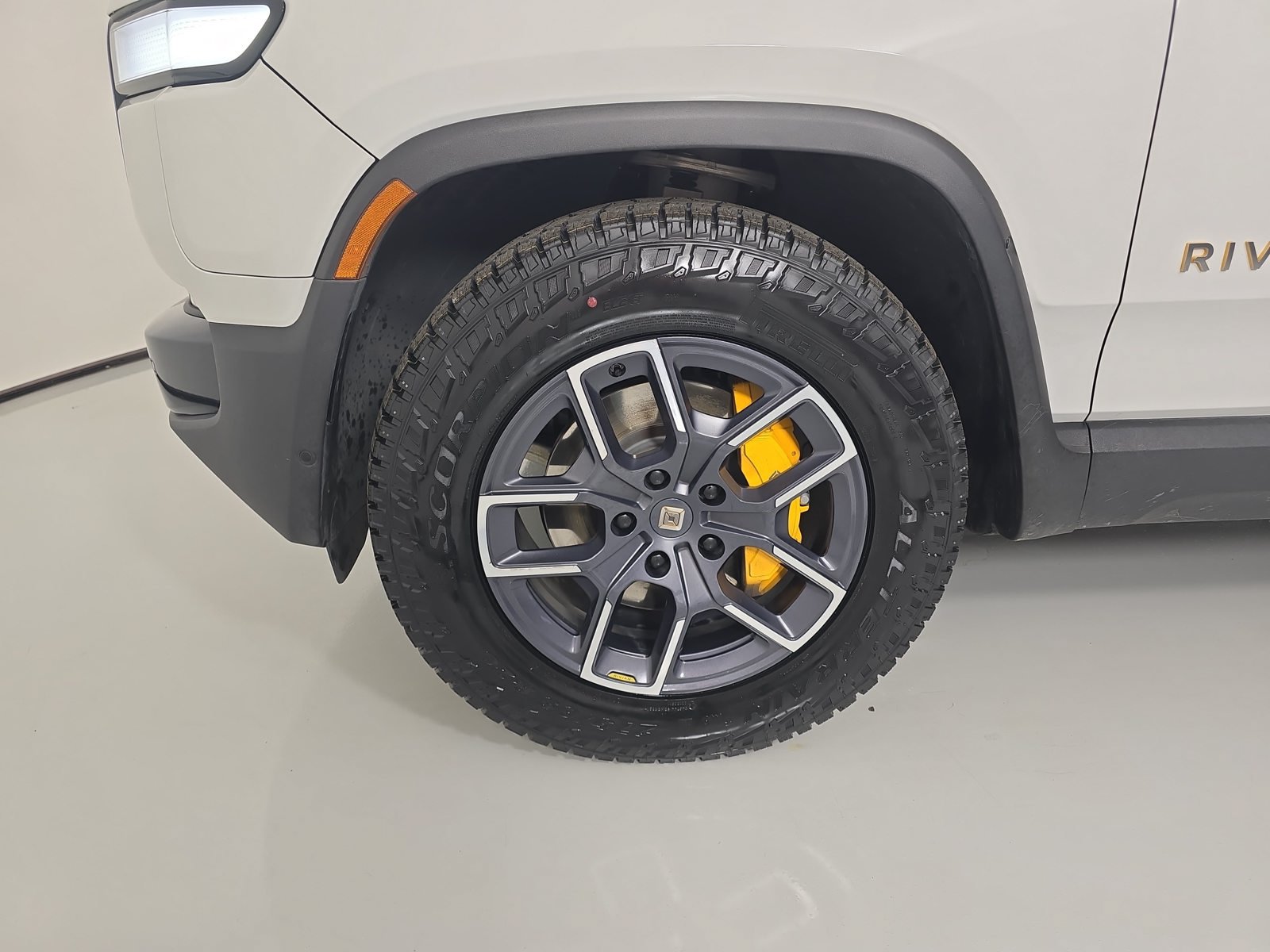 Used 2022 Rivian R1S Launch Edition Quad AWD/4WD image 9