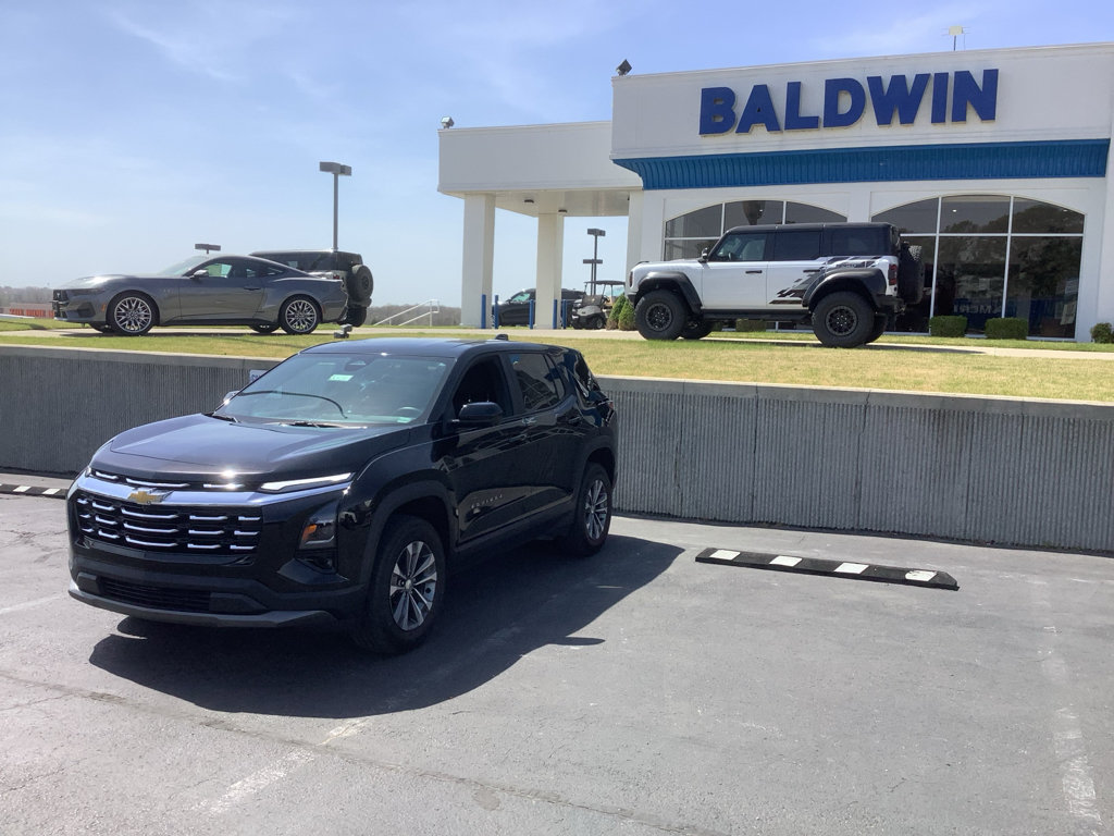 Used 2025 Chevrolet Equinox LT w/ Safety and Technology Package FWD image 3