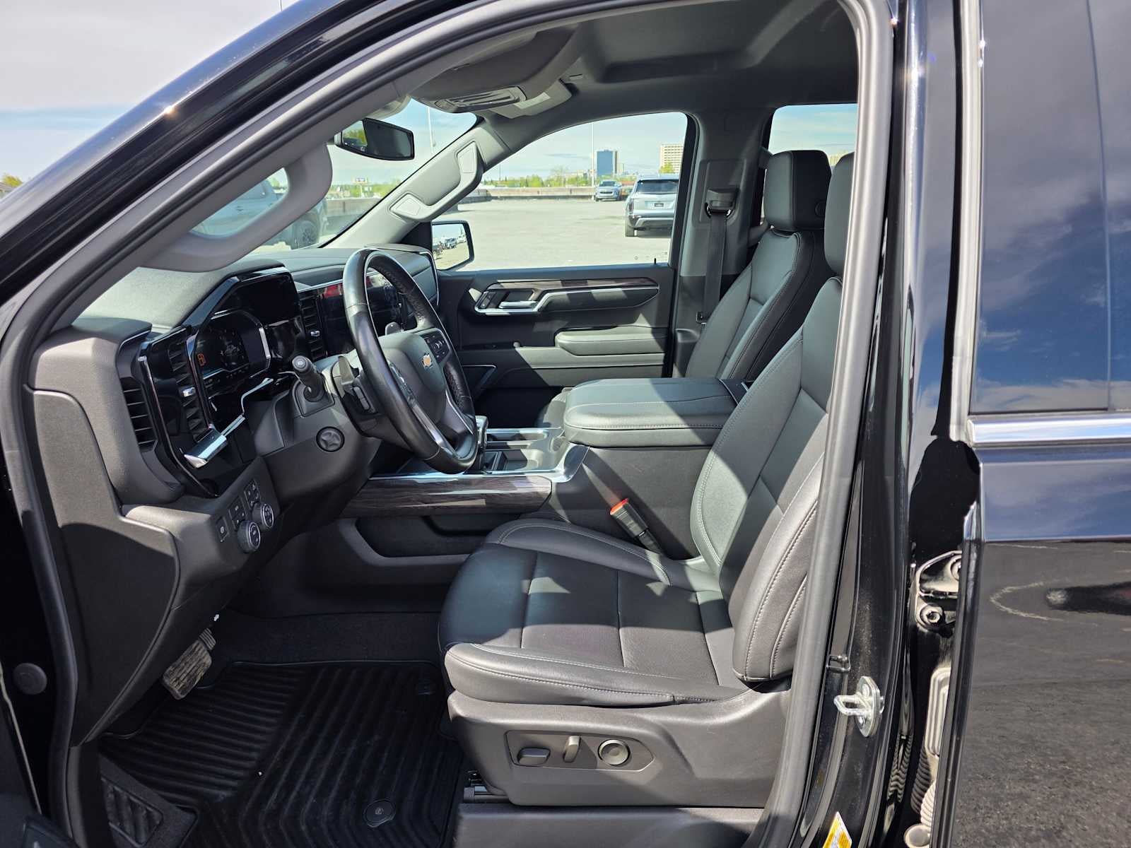 Used 2023 Chevrolet Silverado 1500 LTZ AWD/4WD image 21