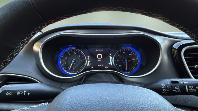 Used 2025 Chrysler Pacifica Select FWD image 15