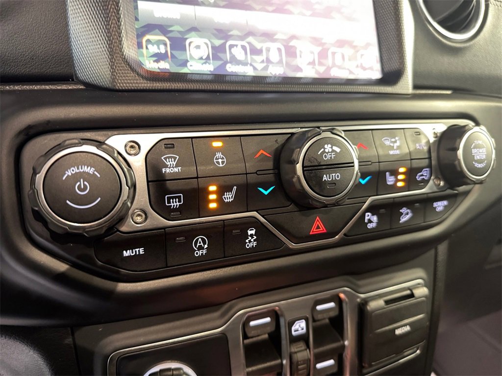 Used 2020 Jeep Wrangler Unlimited Sahara image 30