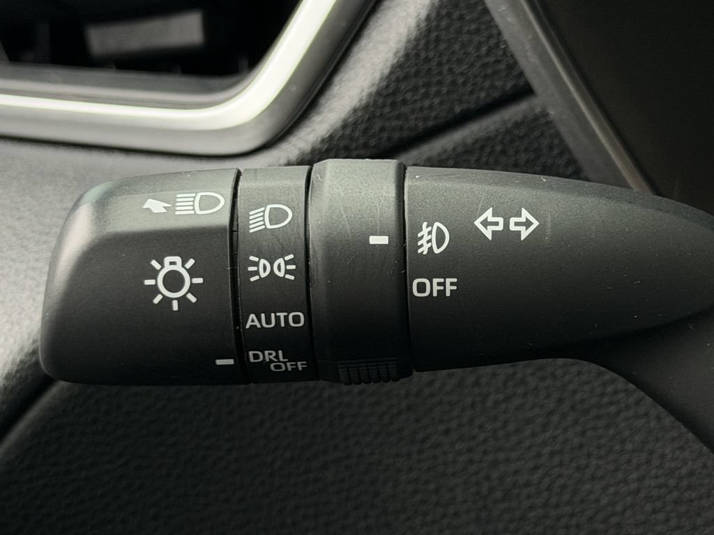 Used 2022 Toyota Corolla Cross XLE w/ Convenience Package FWD image 22