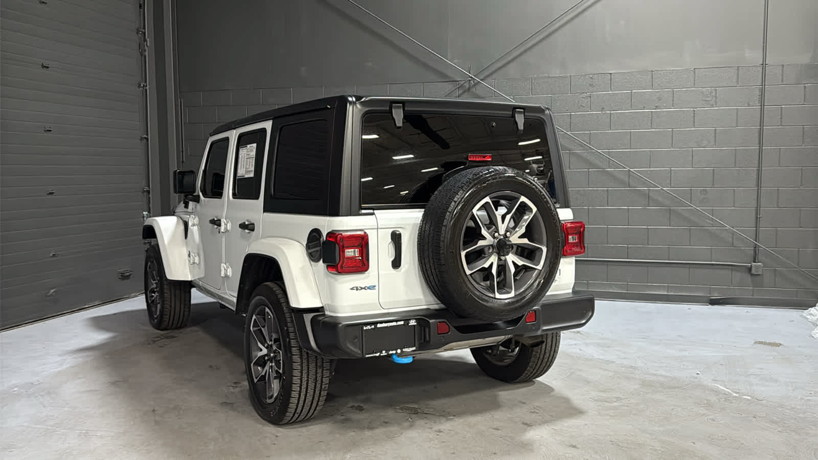 Certified 2024 Jeep Wrangler Unlimited w/ Convenience Group AWD/4WD image 6