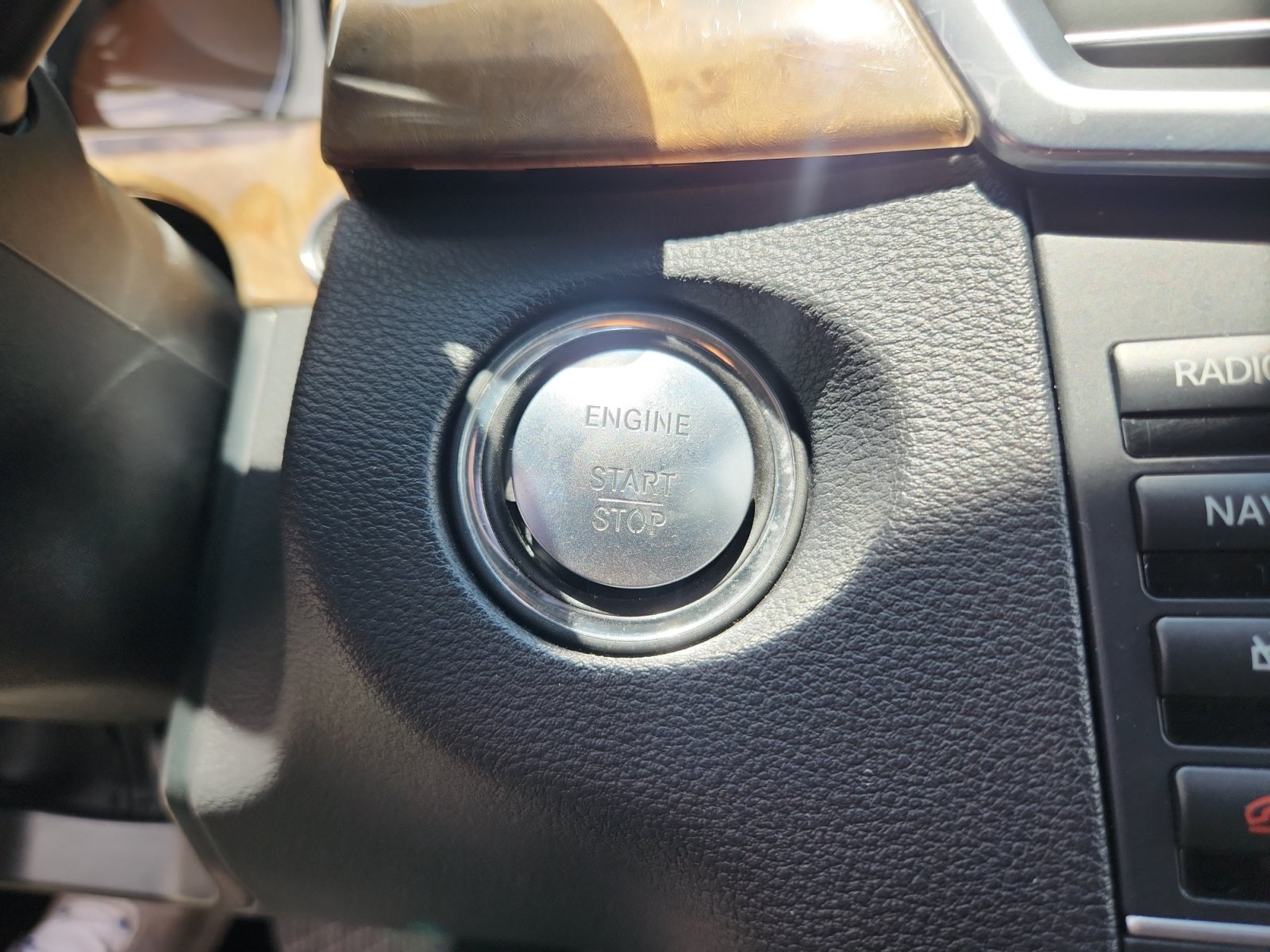 Used 2011 Mercedes-Benz E 550 4MATIC Sedan image 30