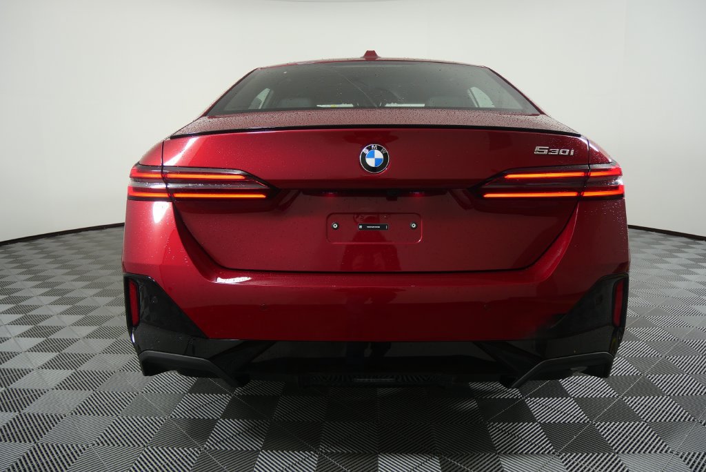 Used 2026 BMW 530i w/ M Sport Package RWD image 5