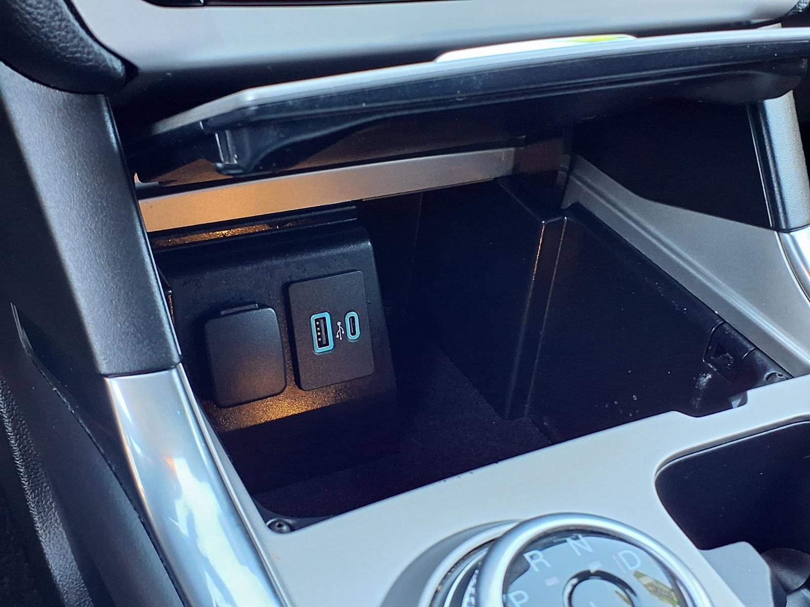 Used 2024 Ford Explorer XLT w/ Equipment Group 202A AWD/4WD image 14