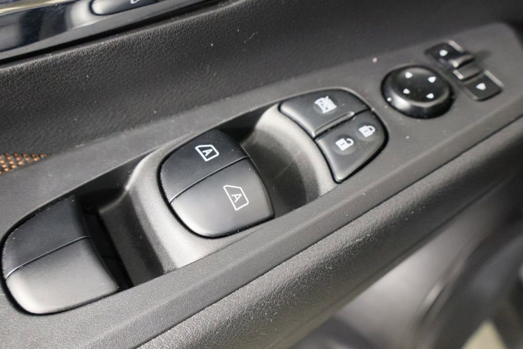 Used 2022 Nissan Kicks SR image 22